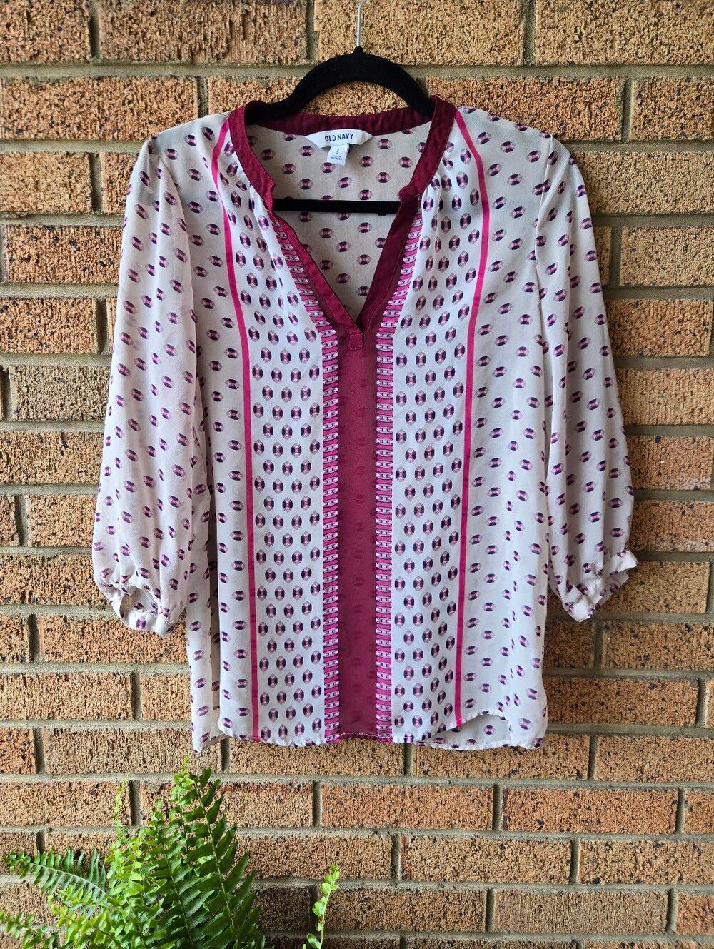 ​Old Navy Geometric Print Split V-Neck Blouse Burgundy Pink Size S